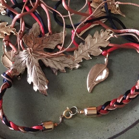 Autumn Leaf Neck - Picture 5 of 5